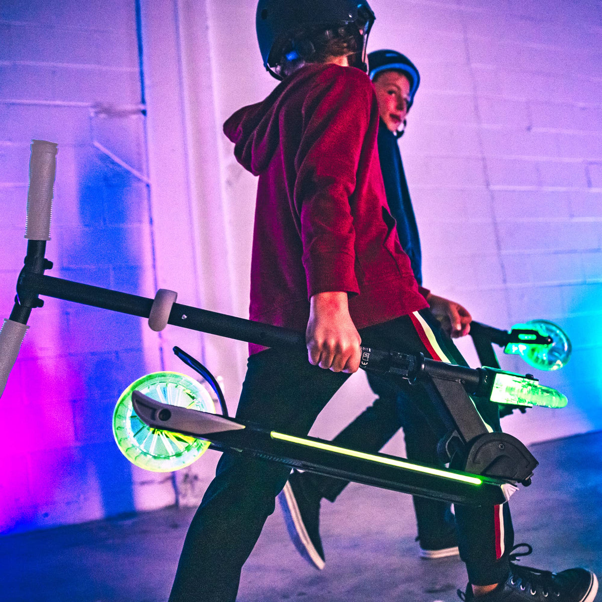 Two-Wheel Kick Scooter for Kids 5-8 with RGB Lights L921361